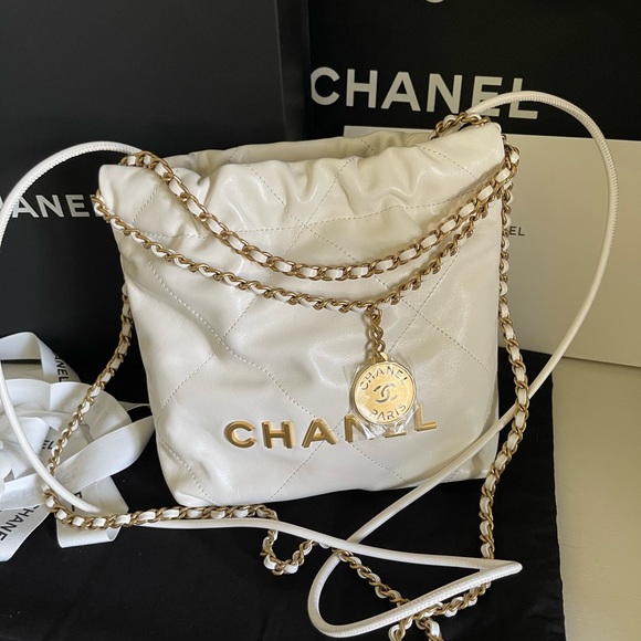 🖤🤍New!! Chanel 22 MINI White!! Full set!! 🤍🖤 - Picture 4 of 11